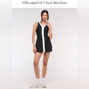 NWOT Abercrombie YPB V-Neck Mini Dress - black/white size M